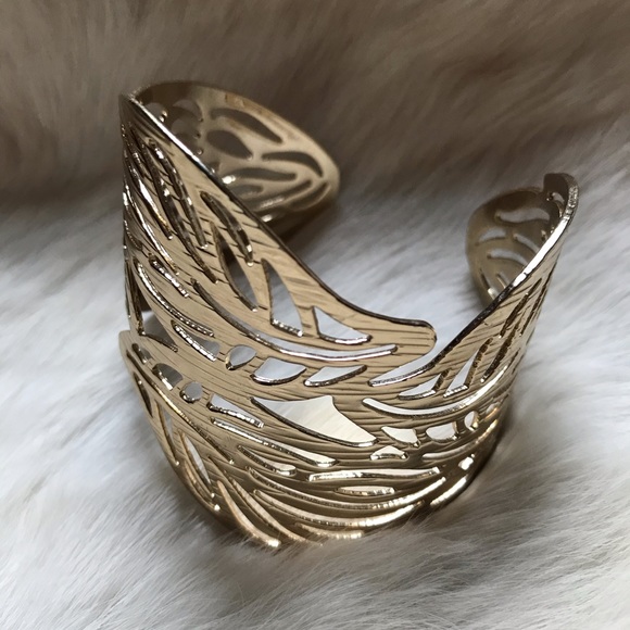 Yellow gold metal leaf cuff - Picture 2 of 2